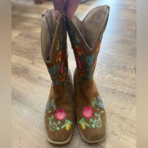 Girls size 2 Roper boots